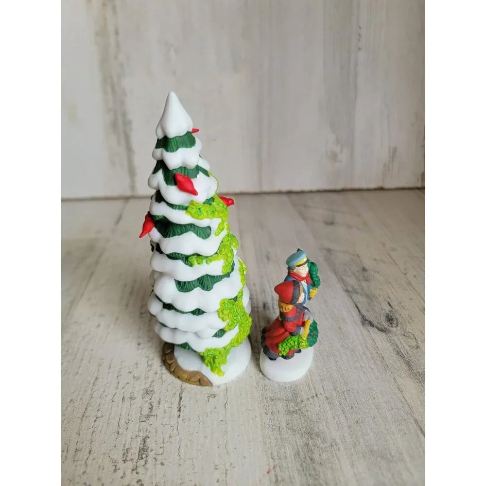 Dept‎ 56 56100 The holly and the Ivy village accessory